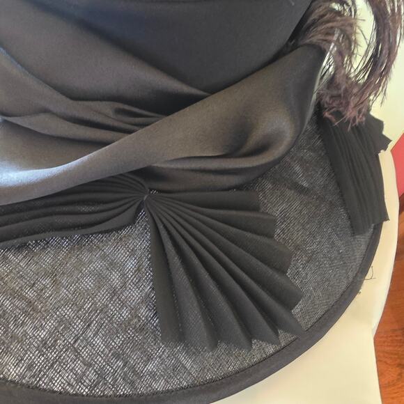NWT Elite Champagne black, oversized, feathered and floppy bows‎